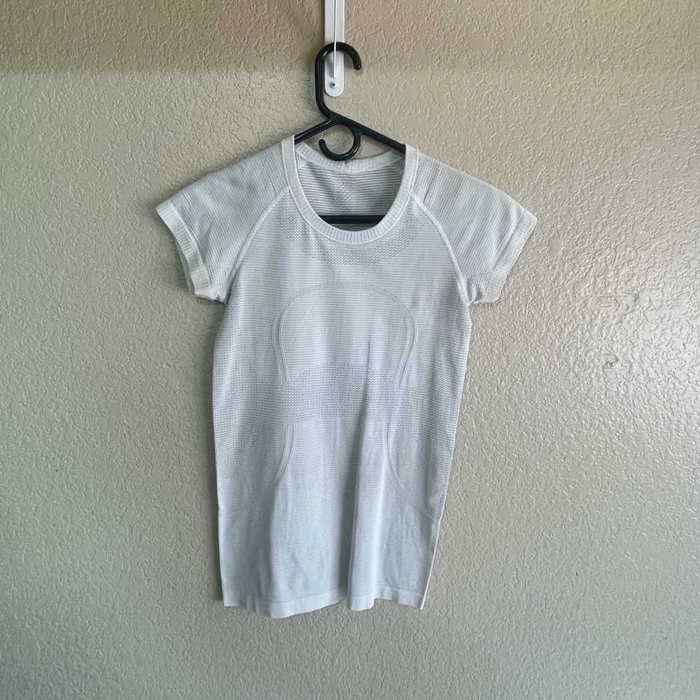 WHITE LULULEMON SWIFTLY